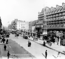 The Strand und Charing Cross Station, London, ca. 1890
